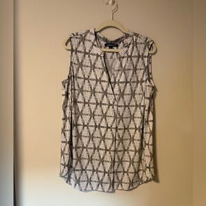 Gramercy 22 Sleeveless V-Neck Geometric Print Top - White/Gray XL